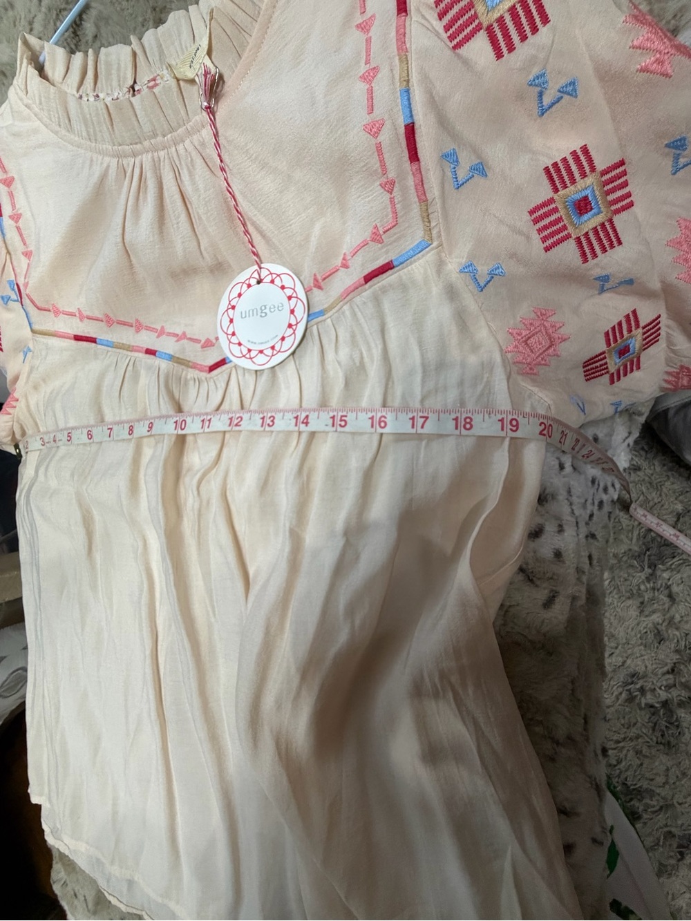Umgee Cream Blouse with Pink & Blue Embroidery Size M - Picture 9 of 11